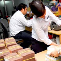 Kinh doanh - Lãi suất giảm: DN vẫn quay lưng