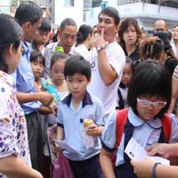 Giáo dục - du học - Học sinh nhí đua lấy chứng chỉ tiếng anh