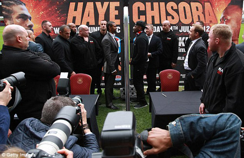 Haye thượng đài với Chisora vào tháng Bảy - 1