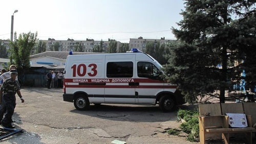 Ukraine: Bé trai đứt rời tay bị bác sĩ bỏ rơi - 1