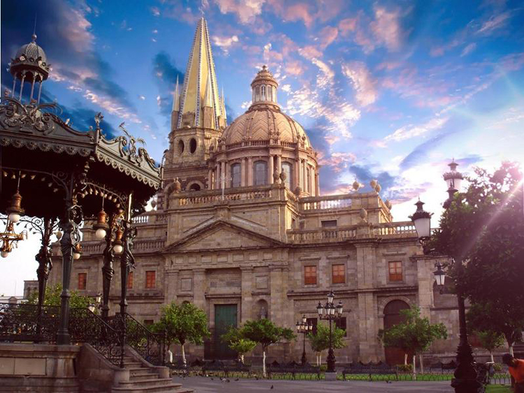 Dù là thành phố bận rộn nhưng Guadalajara vẫn có những nét trầm lặng hút hồn du khách.