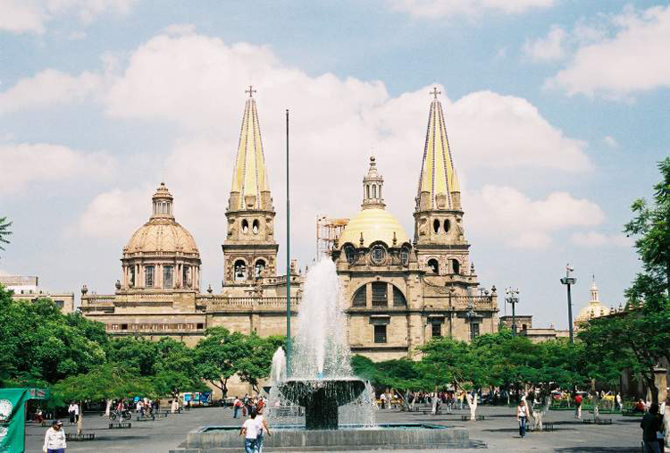 Kinh tế phát triển nhanh ở Guadalajara không tàn phá các tòa nhà cổ kính.