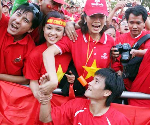 Chuyện tình Công Vinh: Vừa nồng thắm duyên quê đã vắt chanh bỏ vỏ - 3