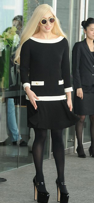 Lady Gaga lúc thanh lịch khi cá tính - 6