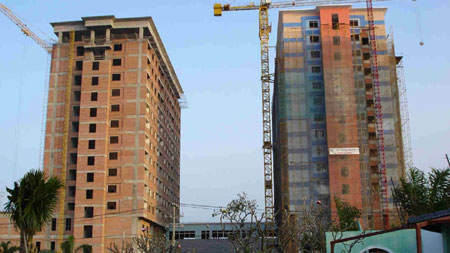 Bán tháo BĐS: "Chết" cả đôi đường - 2