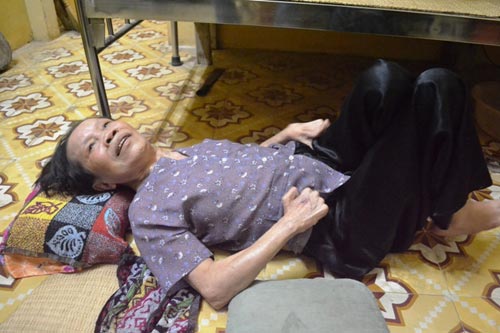 BN bị "ép" ăn thịt sống là việc có thật! - 3