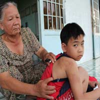 Giáo dục - du học - Viết chữ xấu, học sinh bị đòn nhừ tử