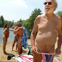 Phi thường - kỳ quặc - Đỏ mặt tới thăm thị trấn khỏa thân