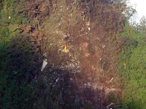 Tìm thấy 14 thi thể trên Sukhoi Superjet-100 - 1