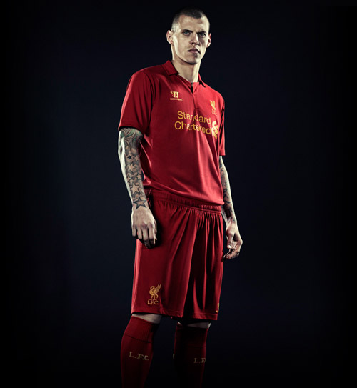 Liverpool quảng cáo áo đấu “phù thủy” - 5