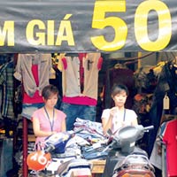 Thị trường - Tiêu dùng - Đua giảm giá, 'thượng đế' vẫn thờ ơ