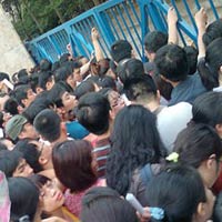 Giáo dục - du học - Xô đổ cổng trường mua đơn vào lớp 1