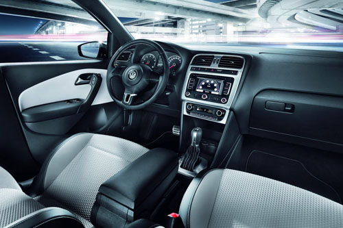 VW CrossPolo Urban màu trắng tinh khôi - 2
