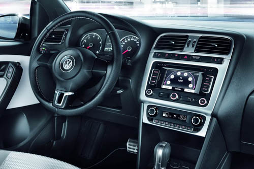 VW CrossPolo Urban màu trắng tinh khôi - 5