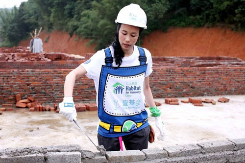 Phạm Băng Băng nhí nhảnh làm từ thiện - 12