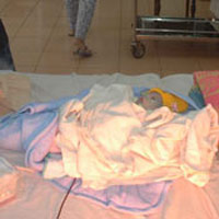 Tin tức trong ngày - Mang ra nghĩa địa, bé sơ sinh vẫn... thở