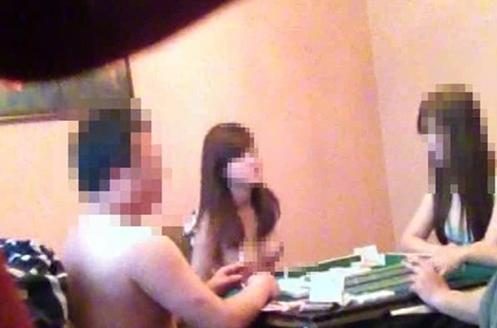 Chơi mạt chược… thoát y - 4