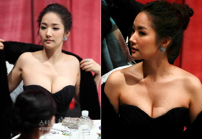 Người đẹp Park Min Young đã từng trở thành tiêu điểm bàn tán khi một tấm ảnh rất hớ hênh (ảnh trái) được đăng trên một diễn đàn. Nhiều khán giả cho rằng nó đã được photoshop can thiệp khi so với tấm ảnh chính thức tại buổi họp báo ngày hôm đó (ảnh phải).