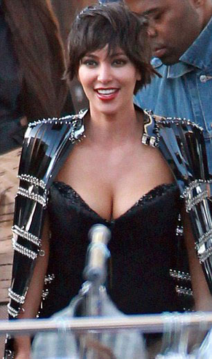 Người mẫu Đức thiếu vải trầm trọng - 15