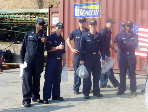 Ai xung phong nhặt rác? - 3