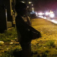 Pháp luật - Gái bán dâm "hết date" dạt về nghĩa trang