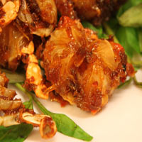 Ẩm thực - Cua sữa rang hấp dẫn người đi đường