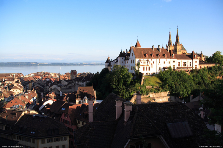 Trong tiếng Pháp, Neuchâtel có nghĩa là “Lâu đài mới”.