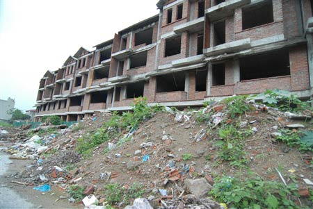 Chung cư, biệt thự …thành bãi rác - 1