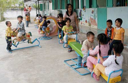 Mầm non ngoài công lập: Khổ cả cô và trò - 1