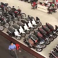 Thị trường - Tiêu dùng - "Cả tháng không bán nổi chiếc xe tay ga nào"