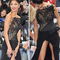 Xu hướng thời trang - Mỹ nhân cẩn thận vẫn lộ "điểm nóng"