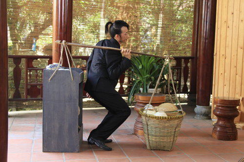 Hoài Linh: Giang hồ đi bán tàu hũ - 9