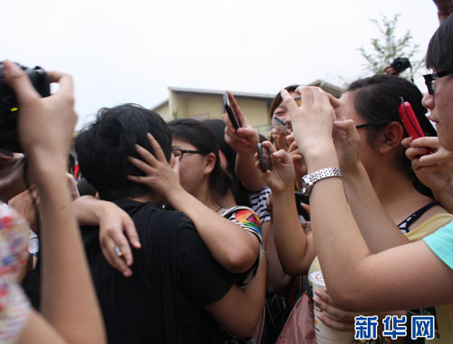 Sốt: Cuộc thi khóa môi với người đồng giới - 5