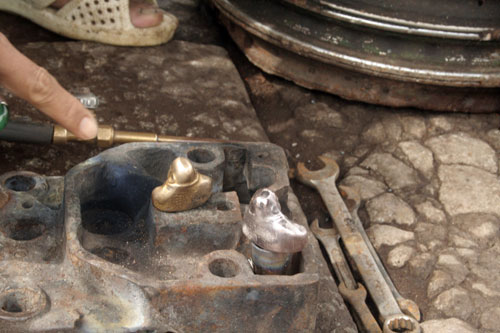 Bí ẩn 4 pho tượng kỳ lạ ở Cà Mau - 2