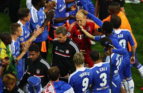 Robben: Trái tim pha lê - 2