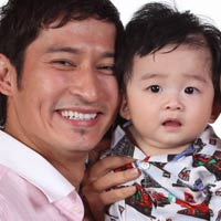 - Huy Khánh: "Có con gái ngộ lắm!"