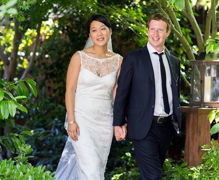 Lộ ảnh cưới của ông chủ Facebook - 1