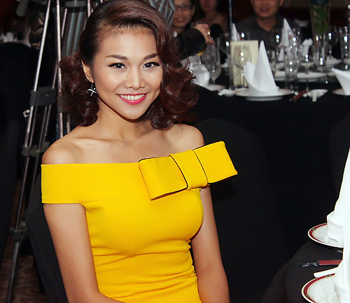 Học 3 người đẹp khoe da nâu hợp mốt - 2