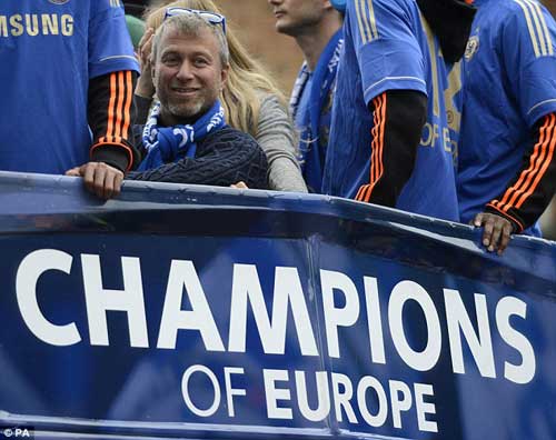 Chùm ảnh và video Chelsea rước cúp tại London - 3