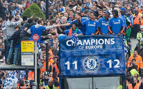 Chùm ảnh và video Chelsea rước cúp tại London - 9