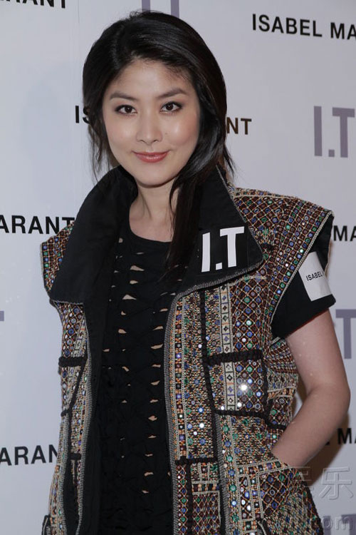 Người đẹp bị chê khoe vòng ba... nửa mùa - 14