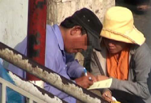 “Cò” bệnh viện bắt tay bác sĩ - 3