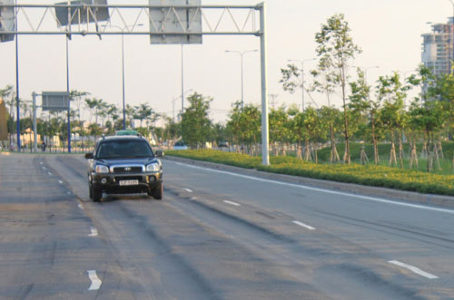 Lún nặng trên đại lộ hiện đại nhất TP.HCM - 3