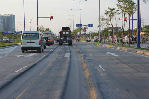 Lún nặng trên đại lộ hiện đại nhất TP.HCM - 4
