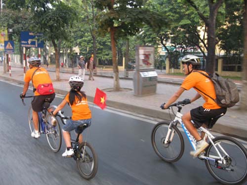 Dân chơi 'rót' hàng trăm triệu đồng... tậu 'xế độp' - 2