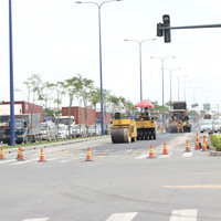 Tin tức trong ngày - Cấm đường sửa lún, Đại lộ Đông Tây kẹt cứng