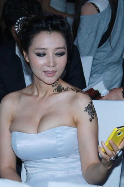 A Đóa "bức tử" vòng 1 - 8