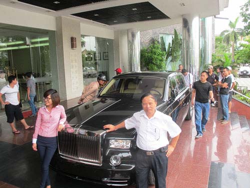 Rolls-Royce hình rồng giá 35,5 tỷ VND về nước - 1