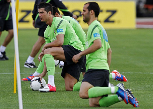 Ronaldo: Sân khấu Euro là của anh - 2