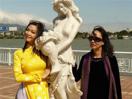 Nỗi niềm của mẹ hoa hậu - 2